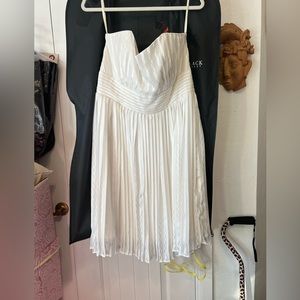 Beautiful white dress sz 14 from White House Black Market. New w/o tags.